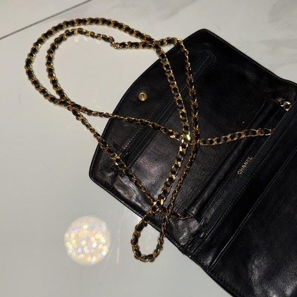 CHANEL - Picture 10 of 10